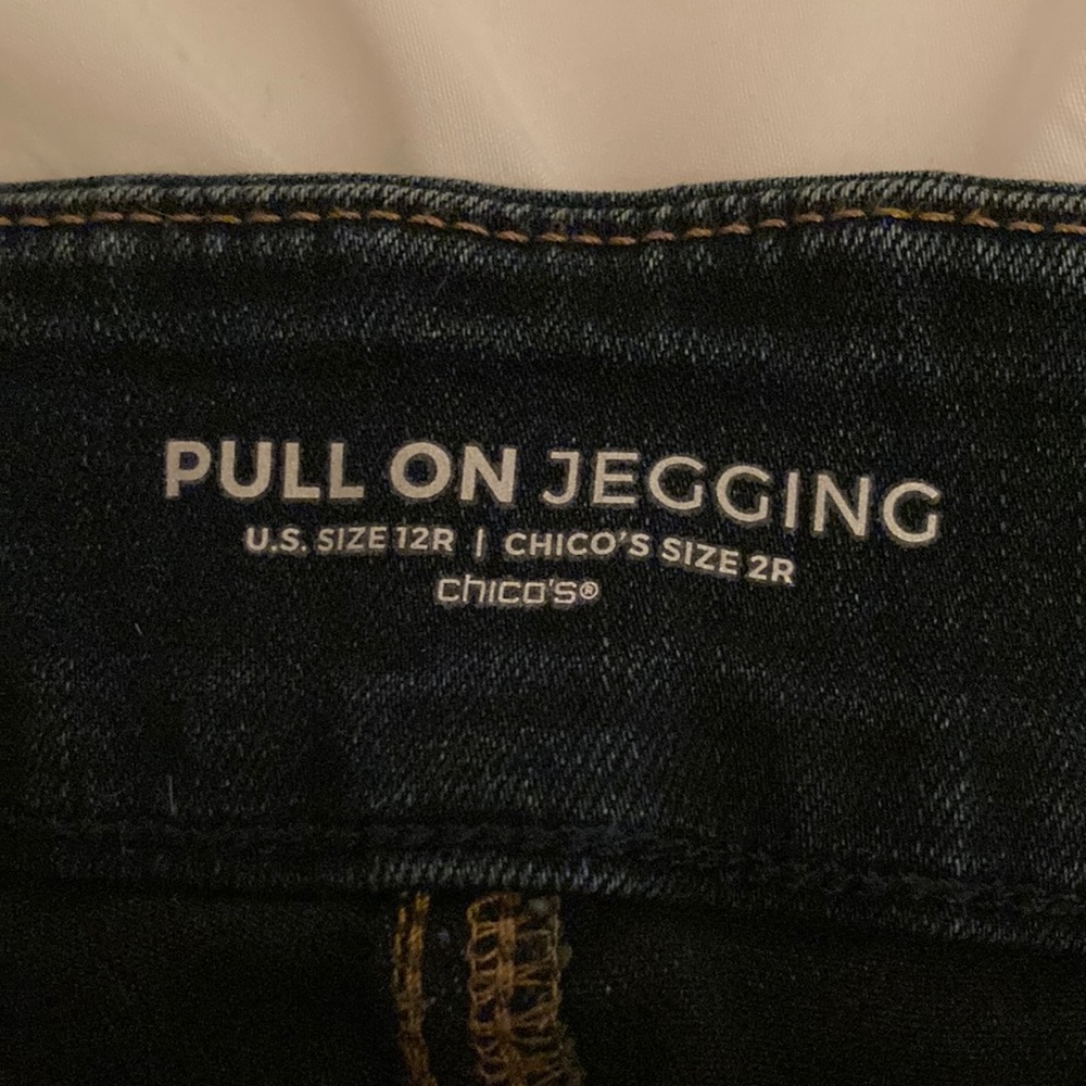 Chicos pull on jeggings. Size 12 in like new condition.